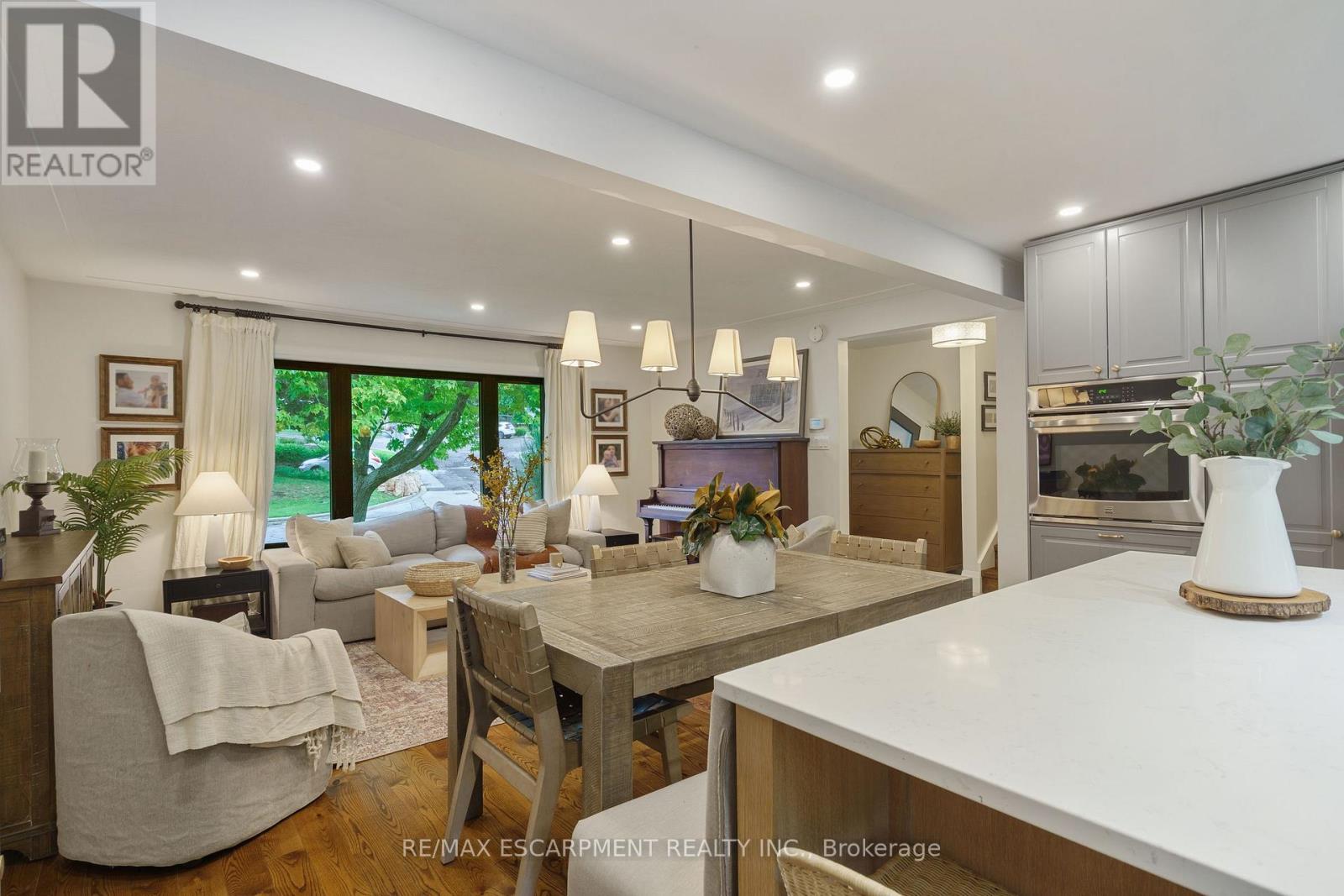 Photo 16 of 49 Ann Street, Hamilton ON