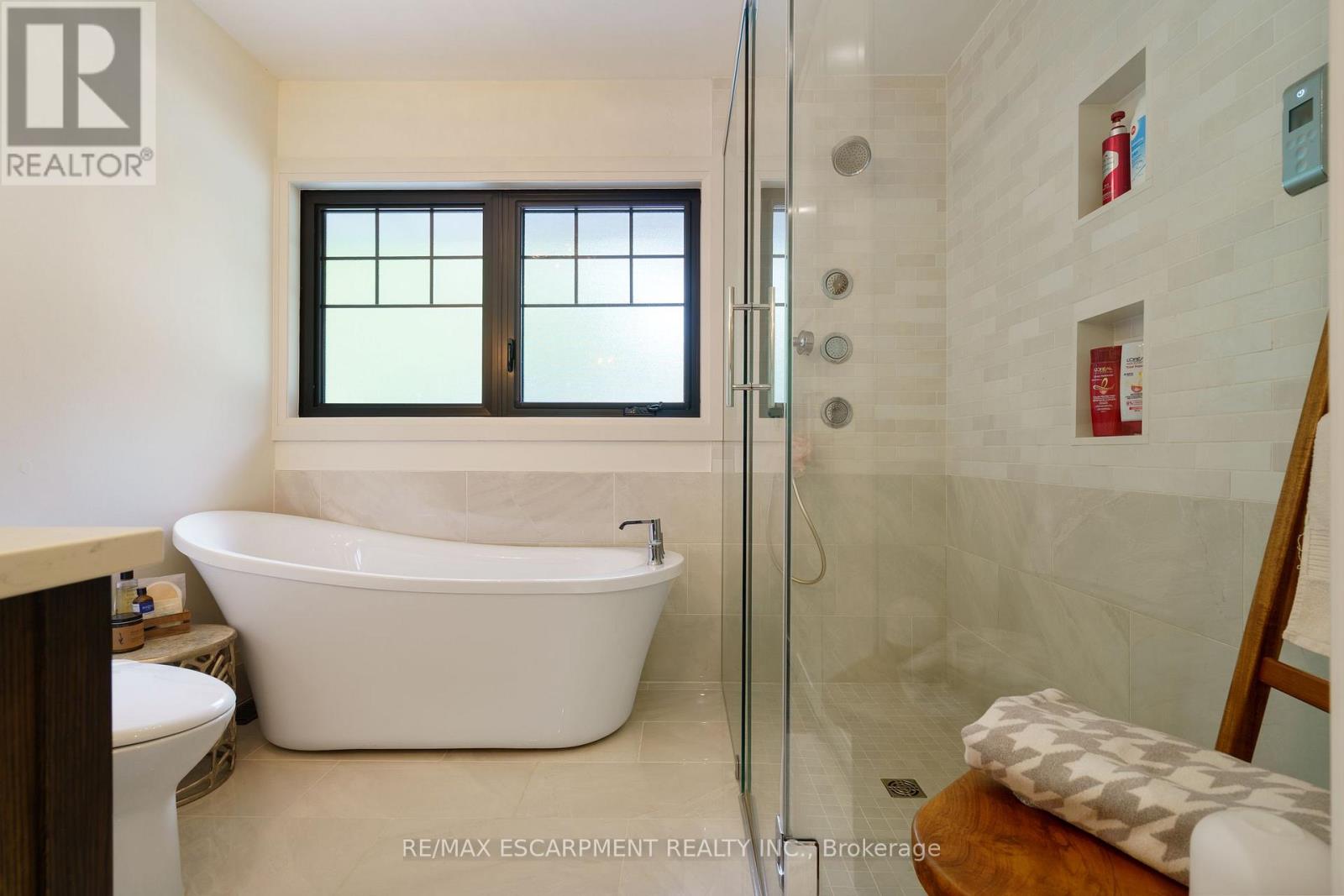 Photo 24 of 49 Ann Street, Hamilton ON