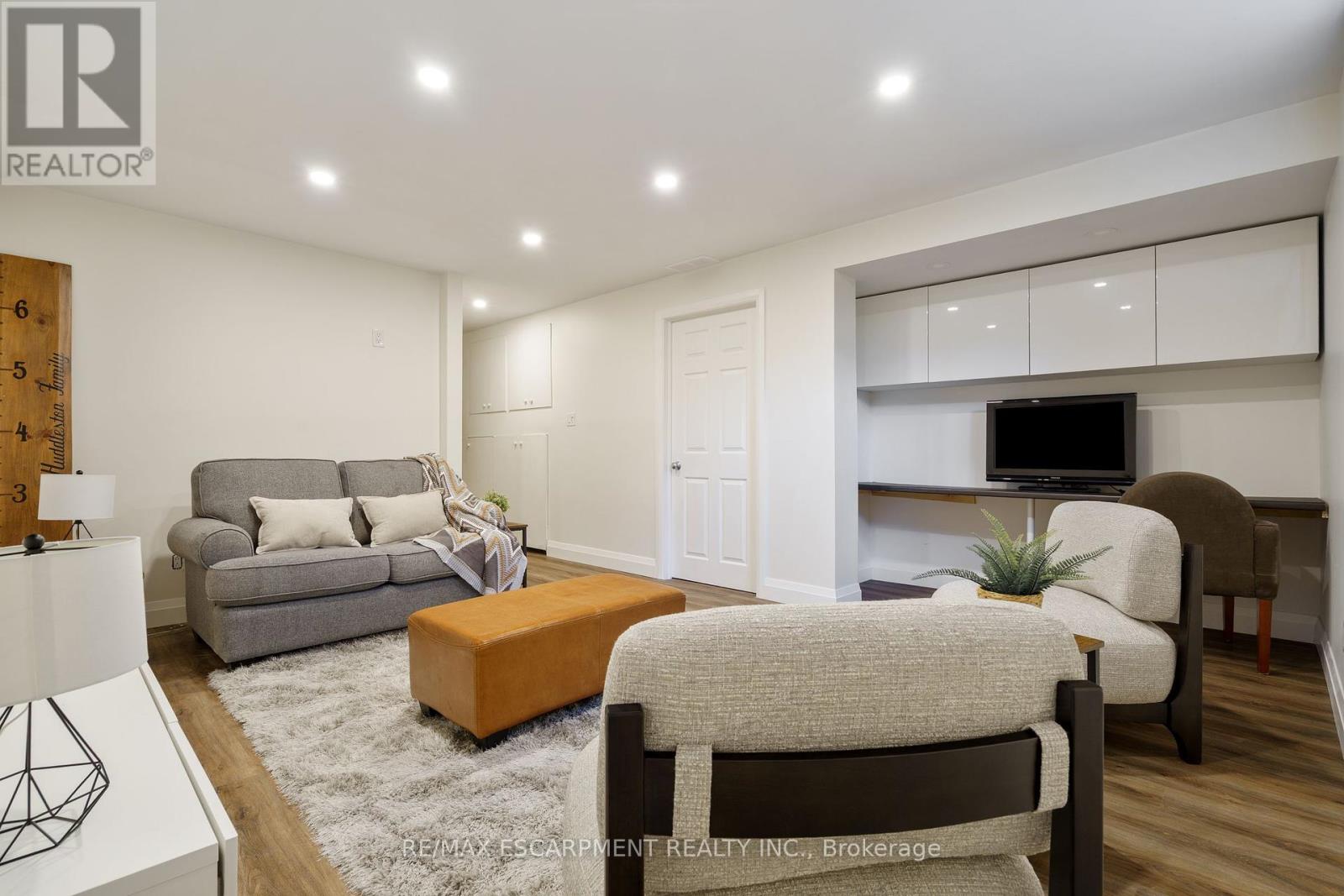 Photo 33 of 49 Ann Street, Hamilton ON