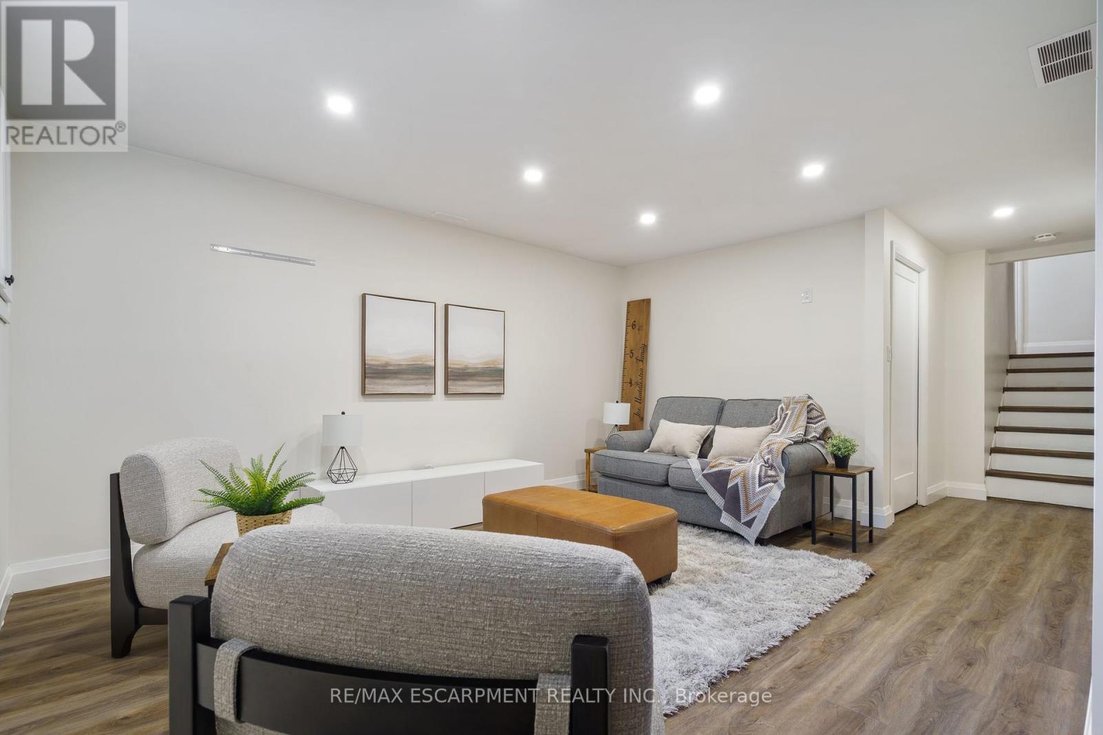 Photo 34 of 49 Ann Street, Hamilton ON