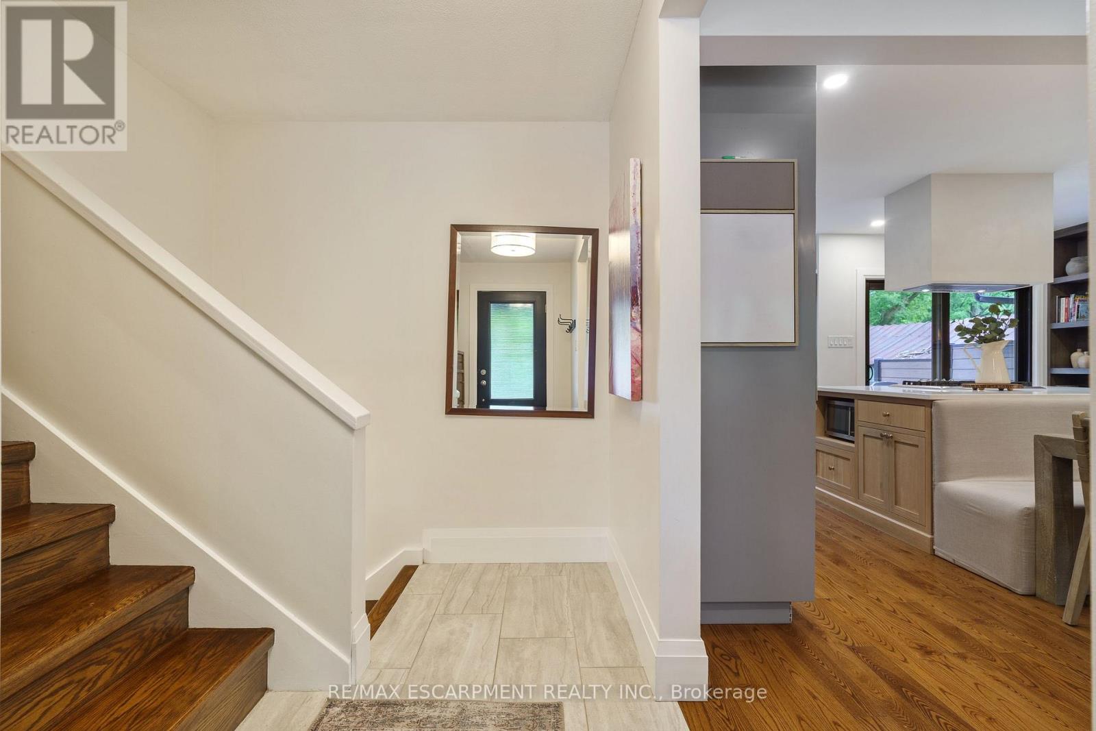 Photo 4 of 49 Ann Street, Hamilton ON