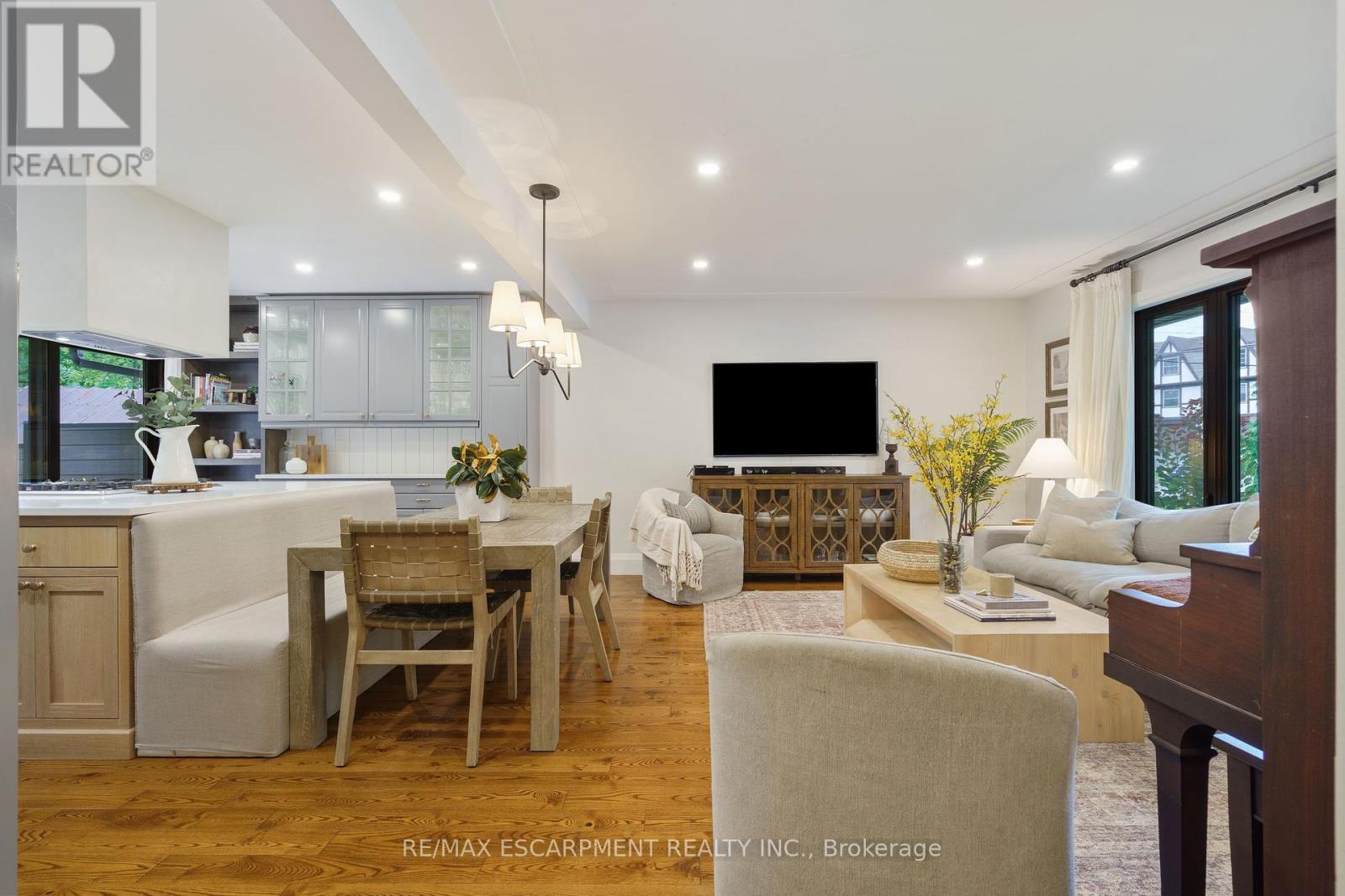 Photo 6 of 49 Ann Street, Hamilton ON