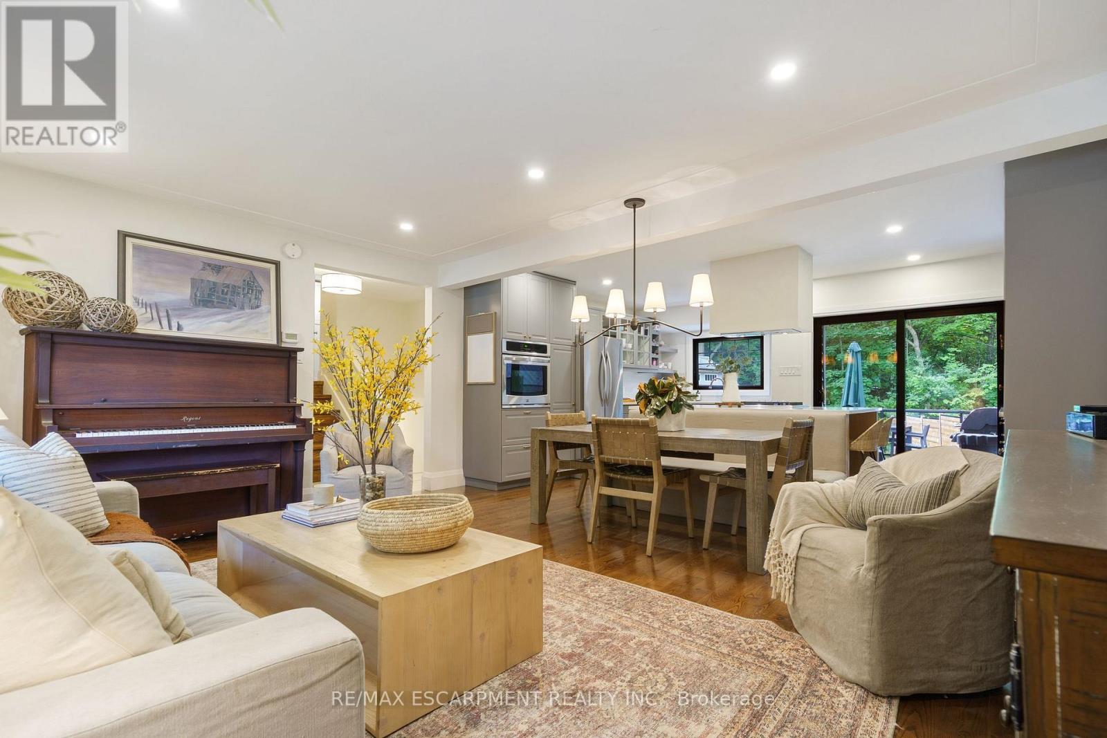 Photo 8 of 49 Ann Street, Hamilton ON