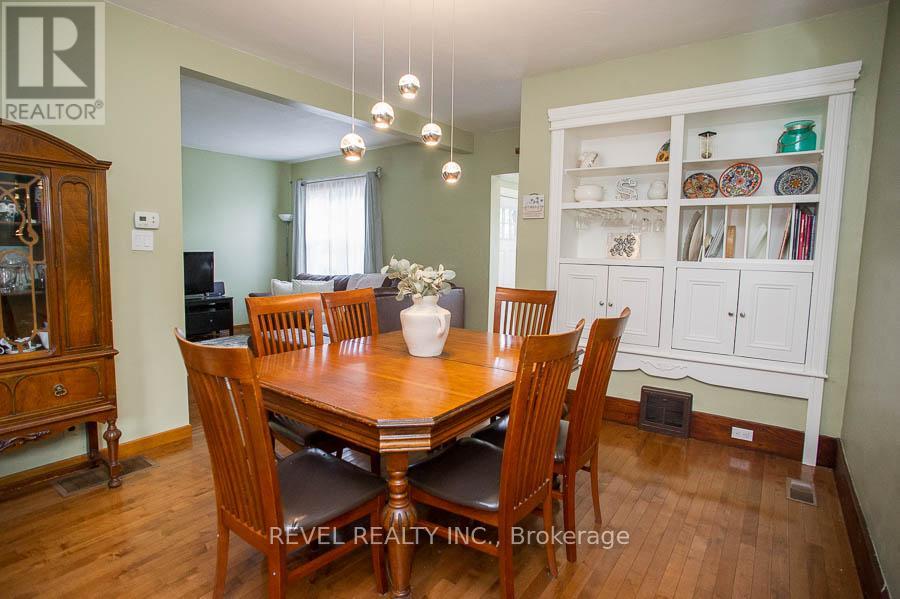 Photo 10 of 102 Walnut Street, Brantford ON