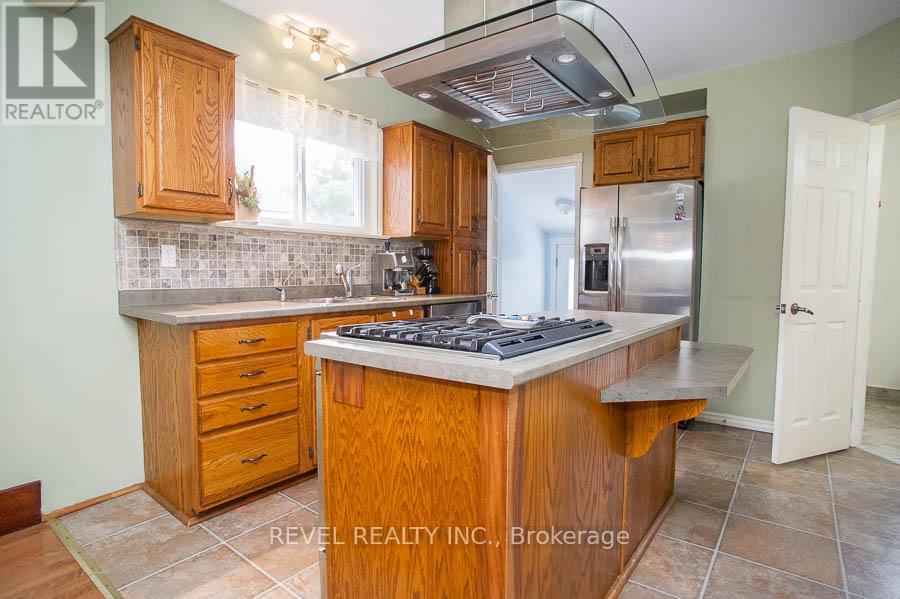Photo 12 of 102 Walnut Street, Brantford ON