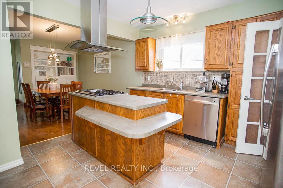 Photo 13 of 102 Walnut Street, Brantford ON