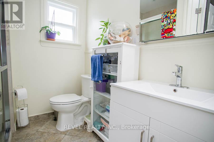 Photo 14 of 102 Walnut Street, Brantford ON