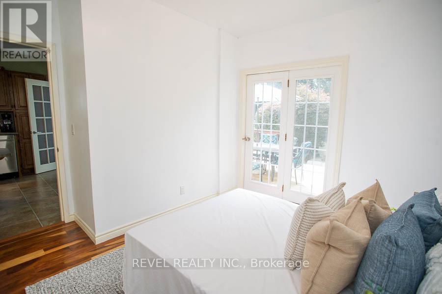 Photo 17 of 102 Walnut Street, Brantford ON