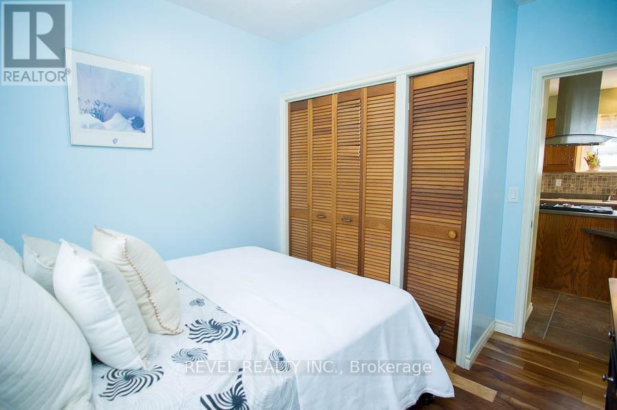 Photo 19 of 102 Walnut Street, Brantford ON