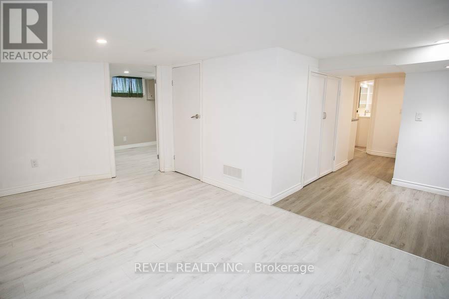 Photo 22 of 102 Walnut Street, Brantford ON