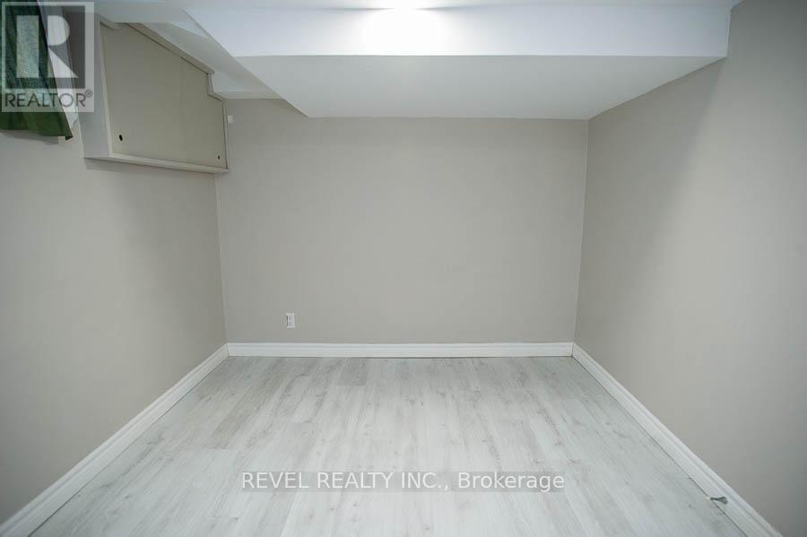 Photo 24 of 102 Walnut Street, Brantford ON