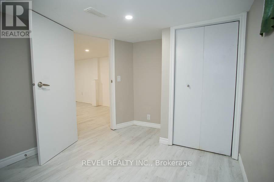 Photo 25 of 102 Walnut Street, Brantford ON