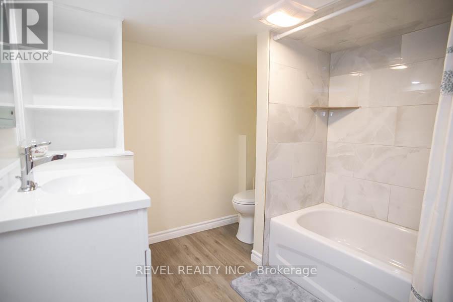 Photo 28 of 102 Walnut Street, Brantford ON