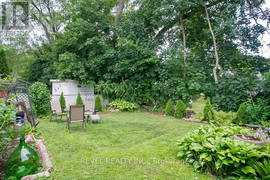 Photo 32 of 102 Walnut Street, Brantford ON
