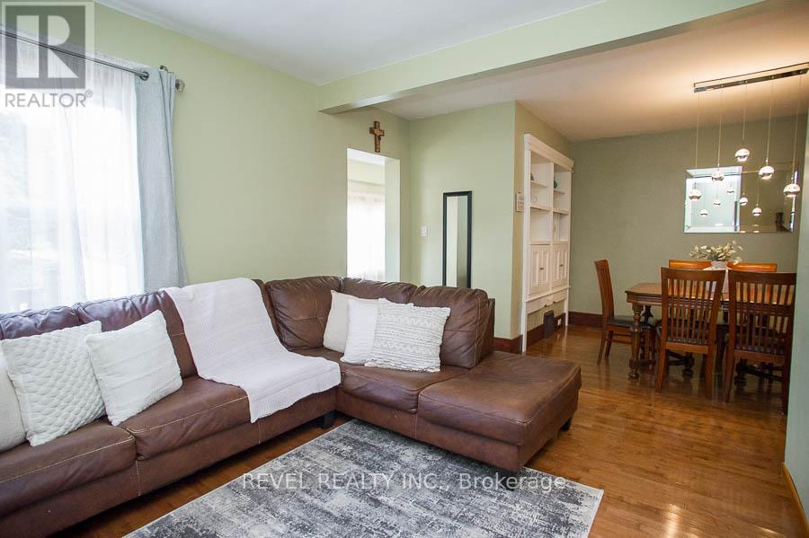 Photo 8 of 102 Walnut Street, Brantford ON