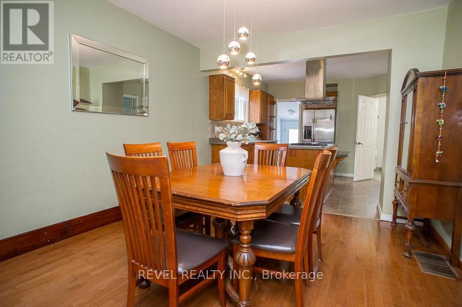 Photo 9 of 102 Walnut Street, Brantford ON