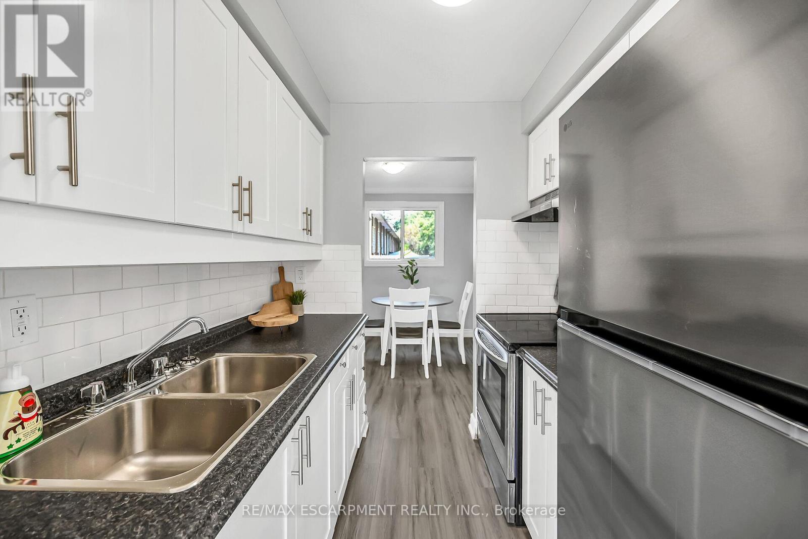 Photo 12 of 8 125 Limeridge Road W, Hamilton ON