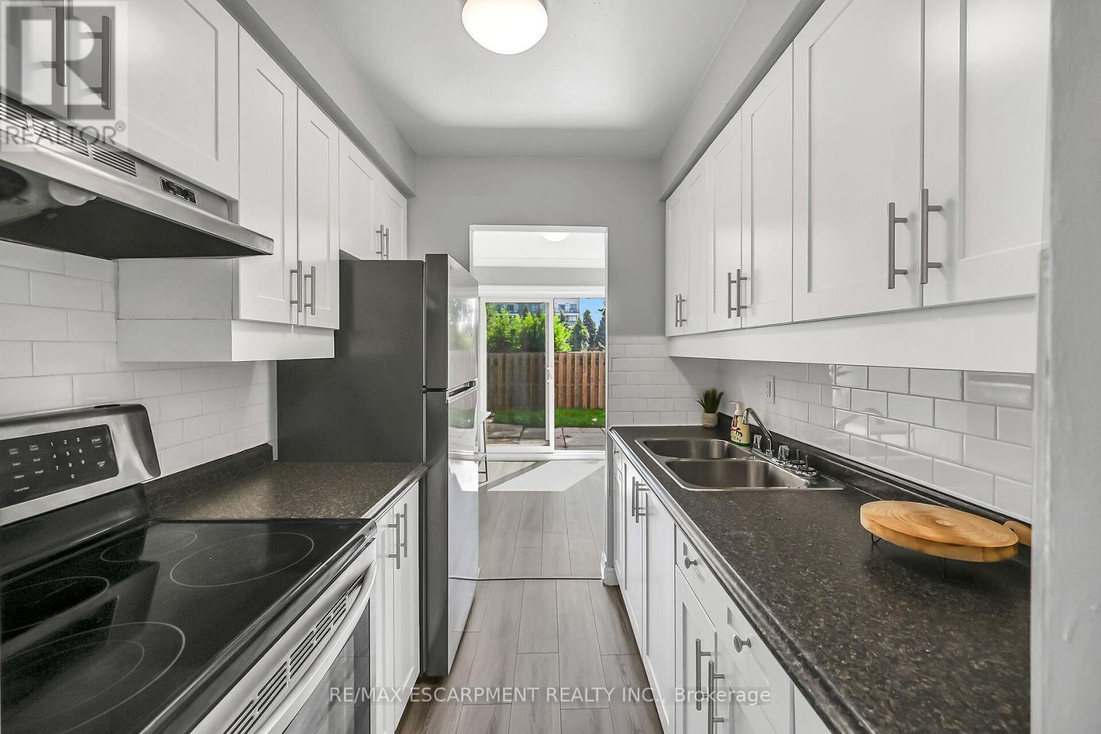 Photo 13 of 8 125 Limeridge Road W, Hamilton ON