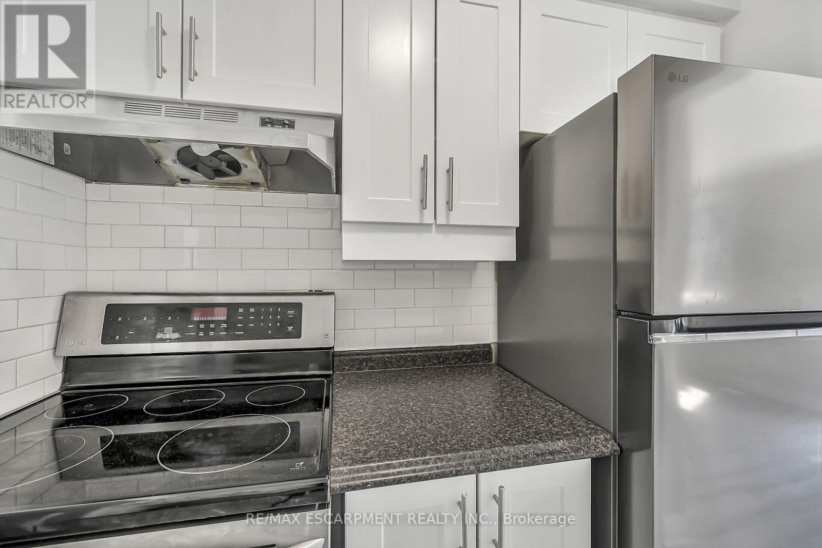 Photo 14 of 8 125 Limeridge Road W, Hamilton ON
