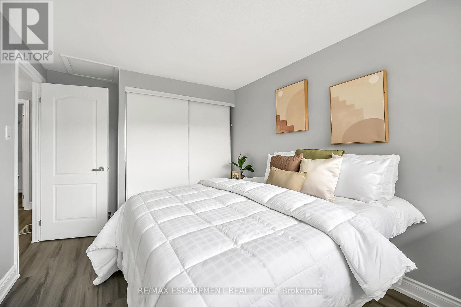 Photo 21 of 8 125 Limeridge Road W, Hamilton ON