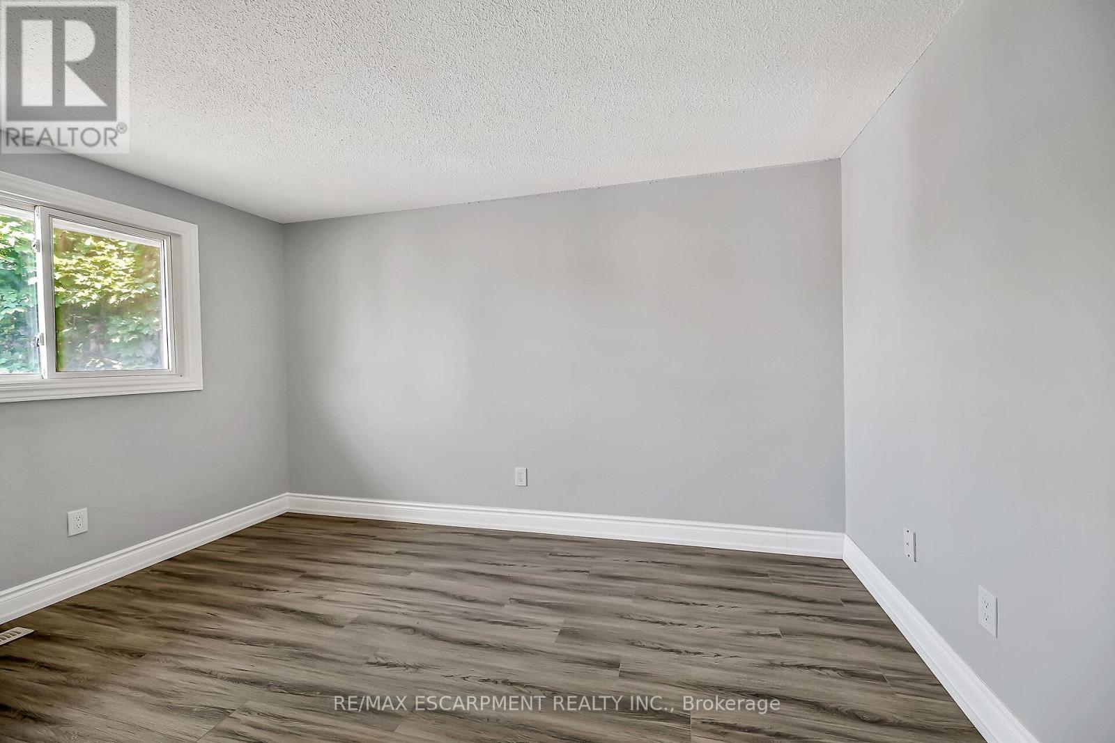 Photo 24 of 8 125 Limeridge Road W, Hamilton ON