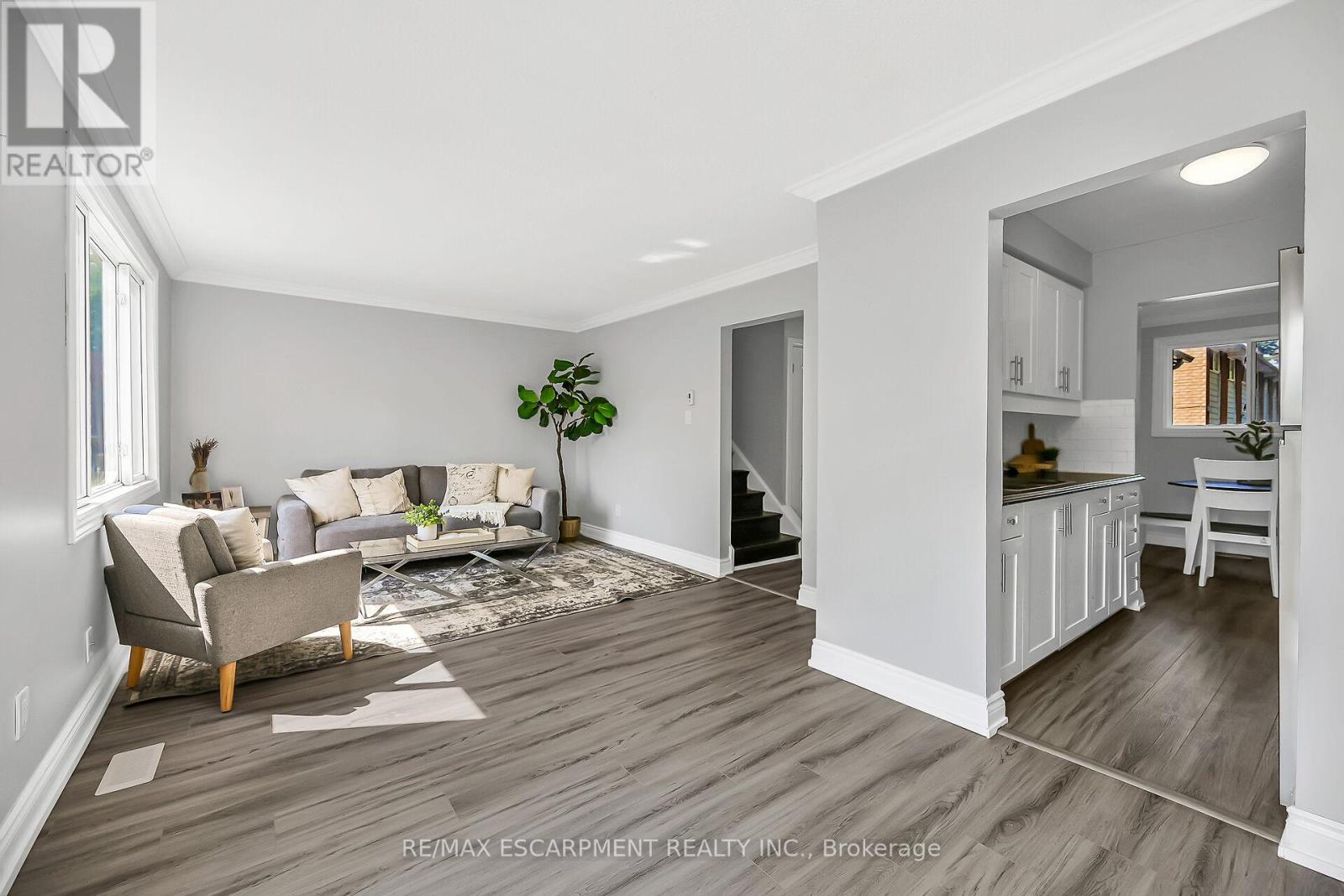 Photo 7 of 8 125 Limeridge Road W, Hamilton ON