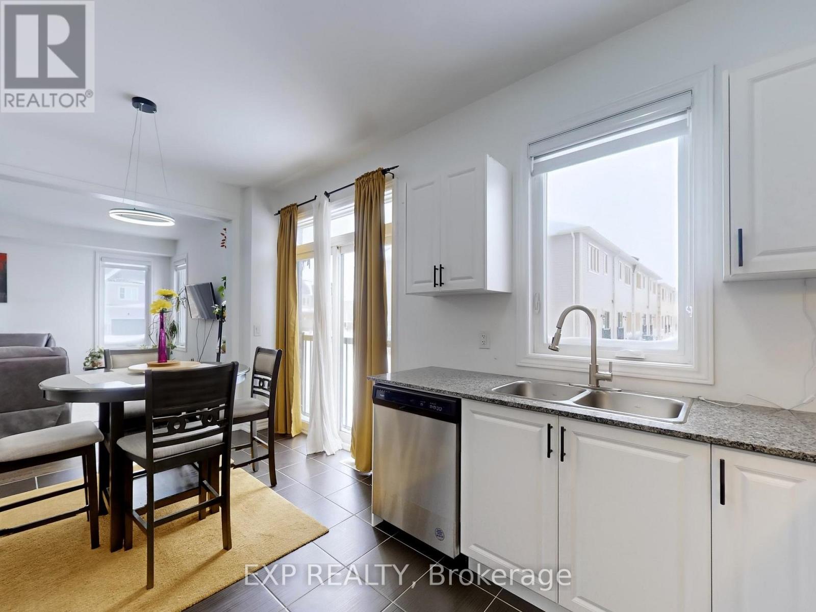 Photo 13 of 32 Doc Lougheed Avenue, Southgate ON