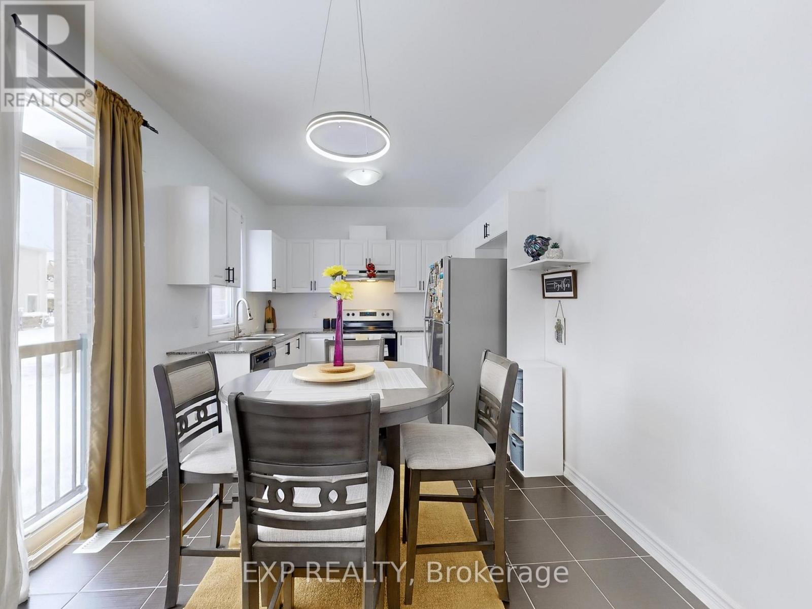 Photo 14 of 32 Doc Lougheed Avenue, Southgate ON