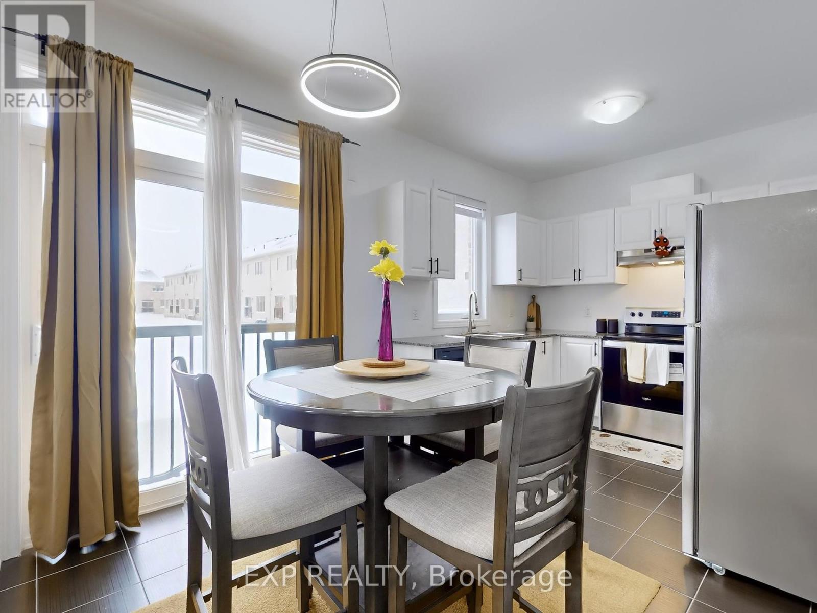 Photo 15 of 32 Doc Lougheed Avenue, Southgate ON