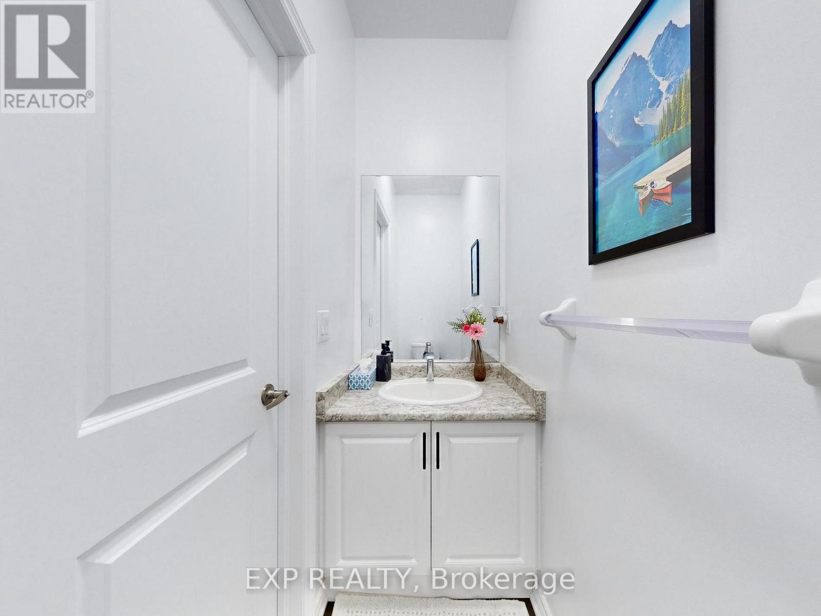 Photo 16 of 32 Doc Lougheed Avenue, Southgate ON