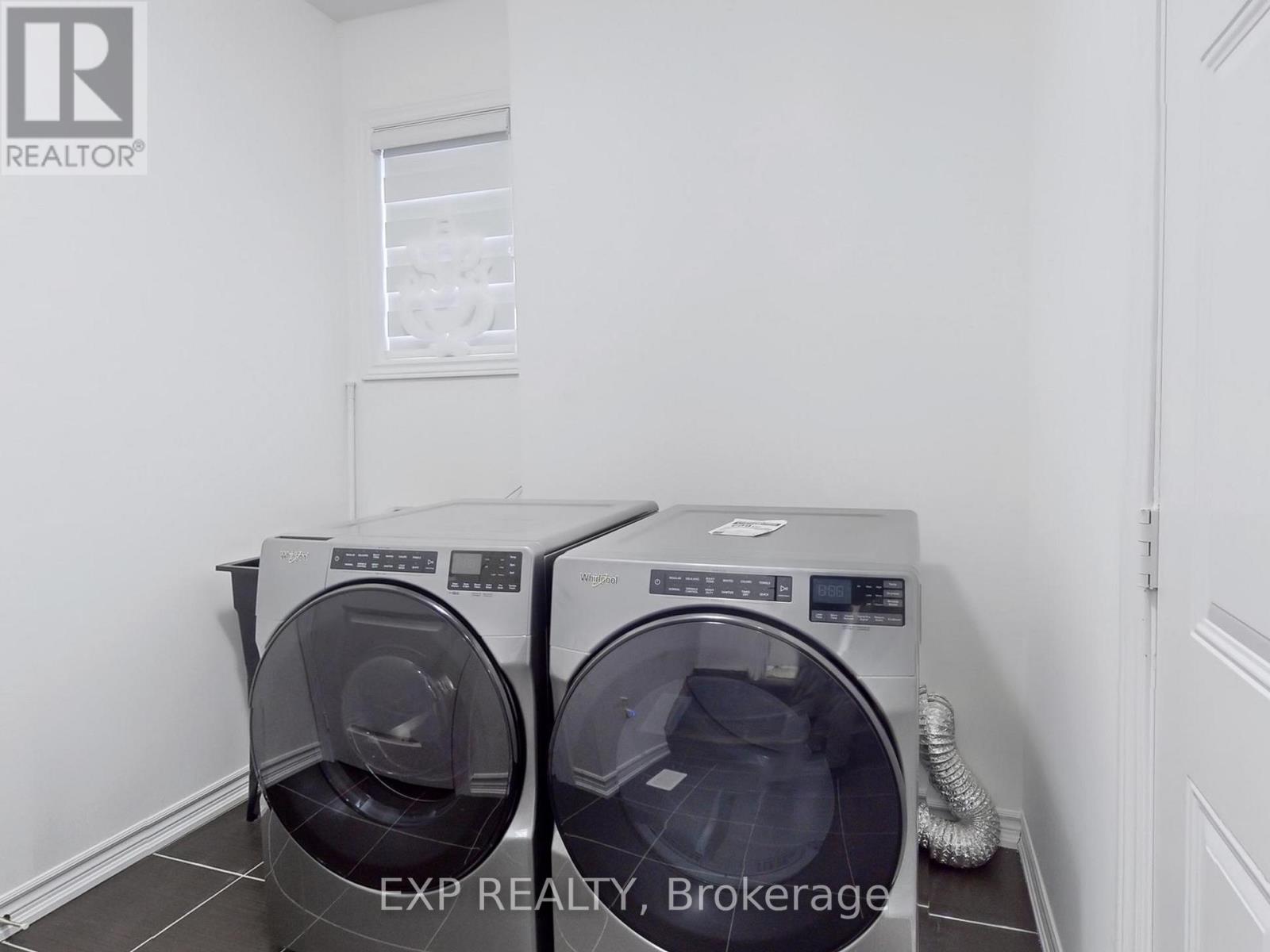 Photo 17 of 32 Doc Lougheed Avenue, Southgate ON