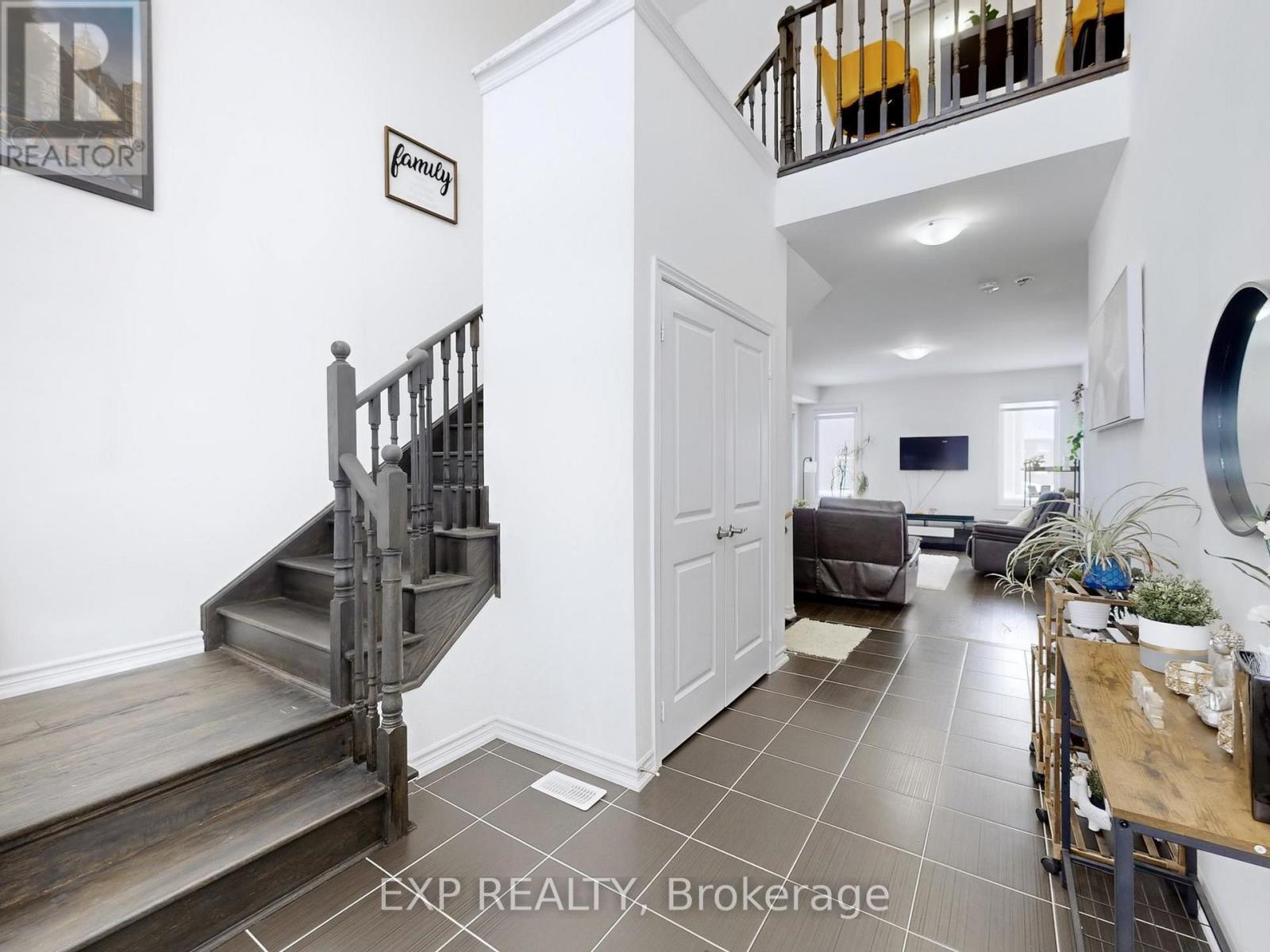 Photo 18 of 32 Doc Lougheed Avenue, Southgate ON
