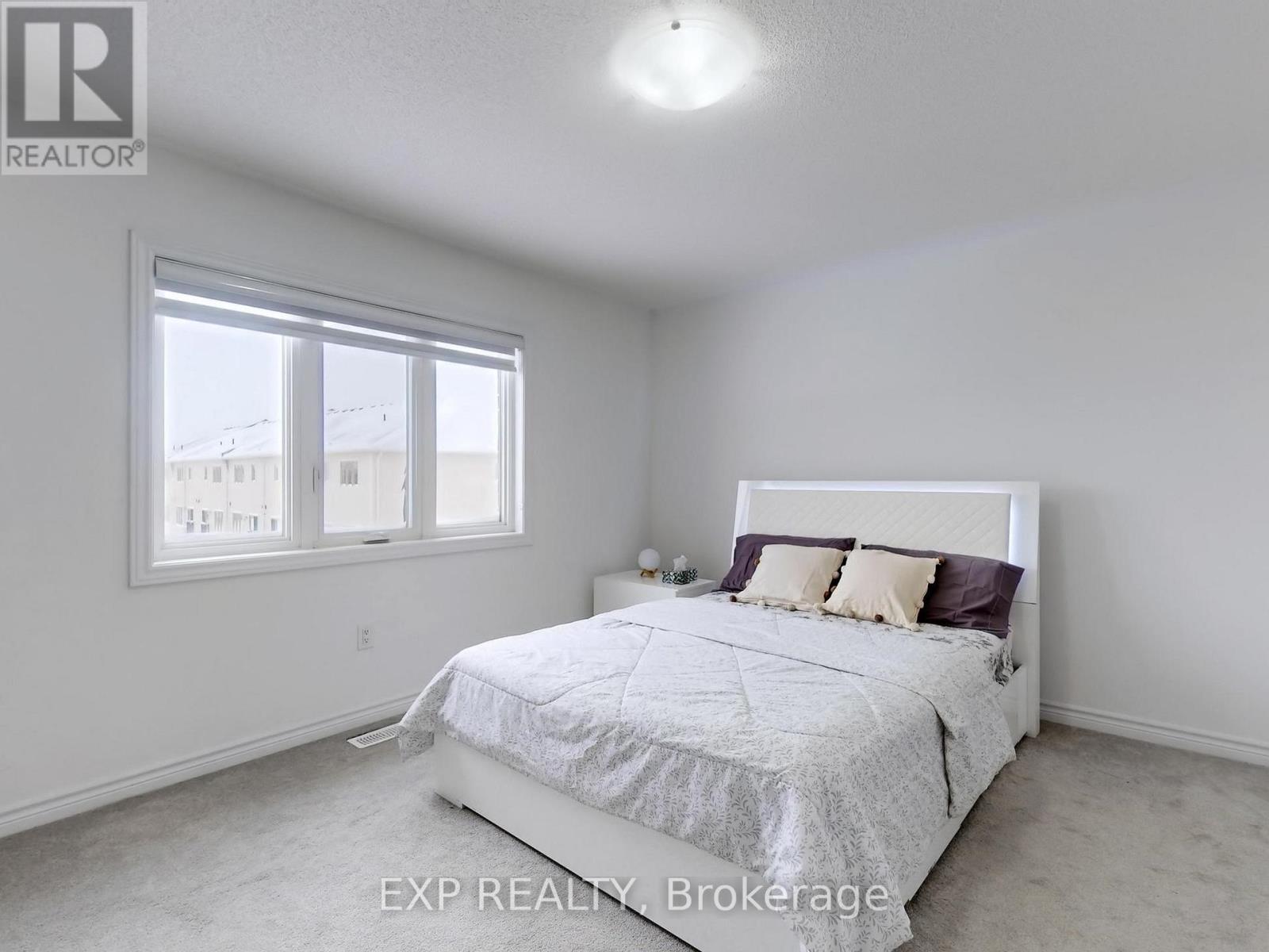 Photo 23 of 32 Doc Lougheed Avenue, Southgate ON