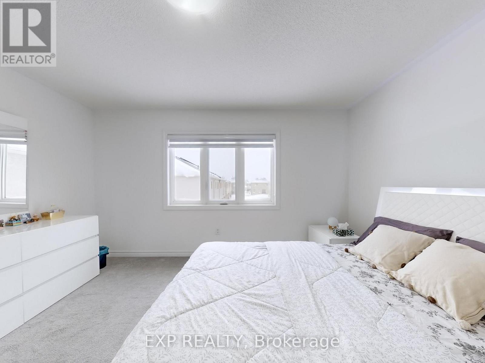 Photo 24 of 32 Doc Lougheed Avenue, Southgate ON