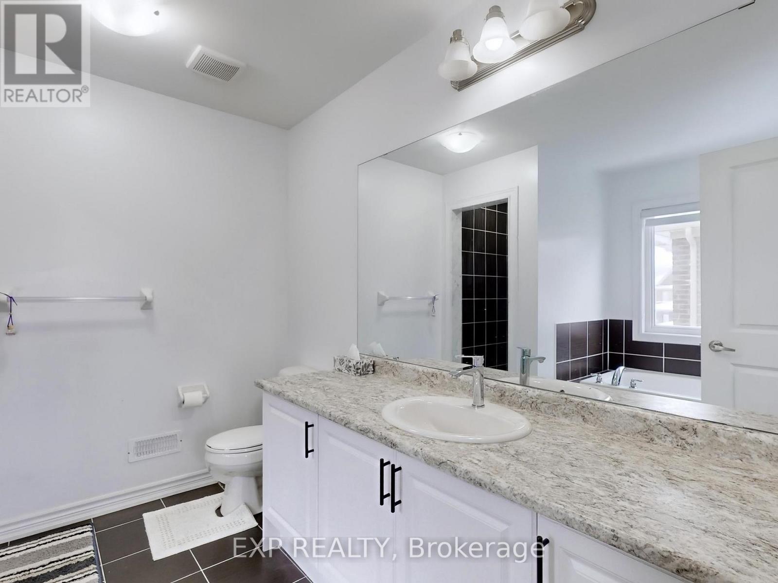 Photo 27 of 32 Doc Lougheed Avenue, Southgate ON