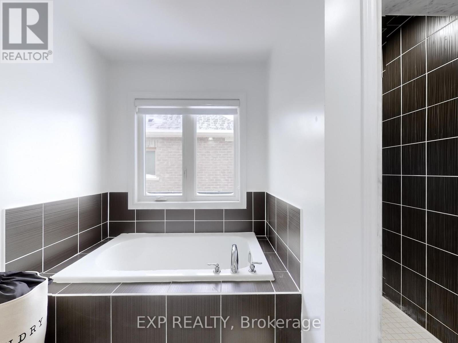 Photo 29 of 32 Doc Lougheed Avenue, Southgate ON
