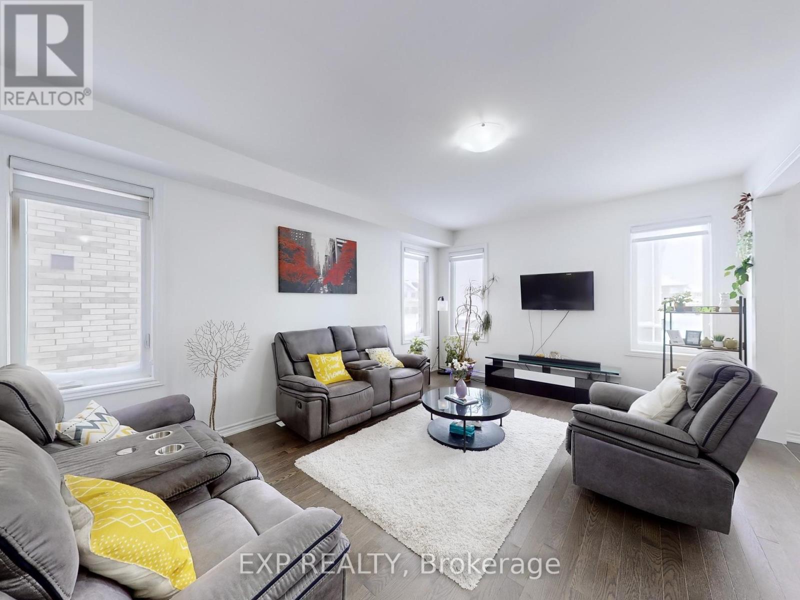 Photo 3 of 32 Doc Lougheed Avenue, Southgate ON