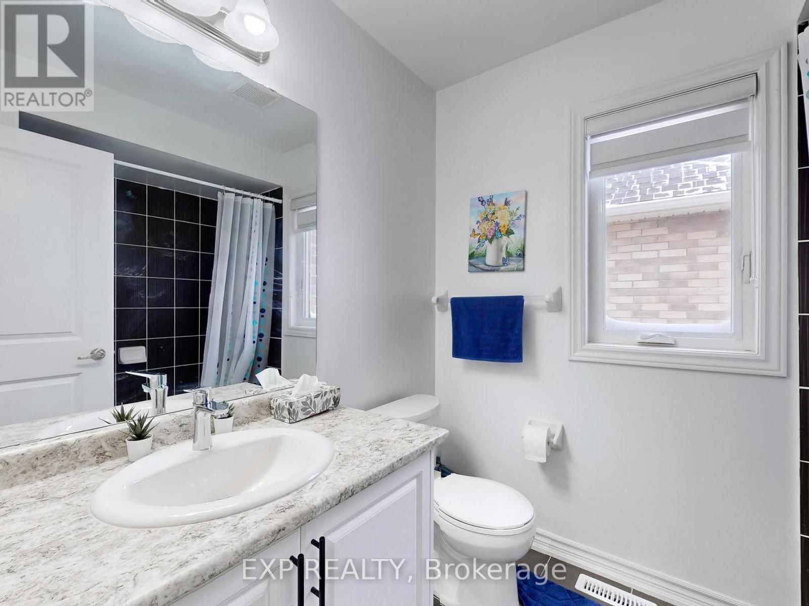 Photo 37 of 32 Doc Lougheed Avenue, Southgate ON
