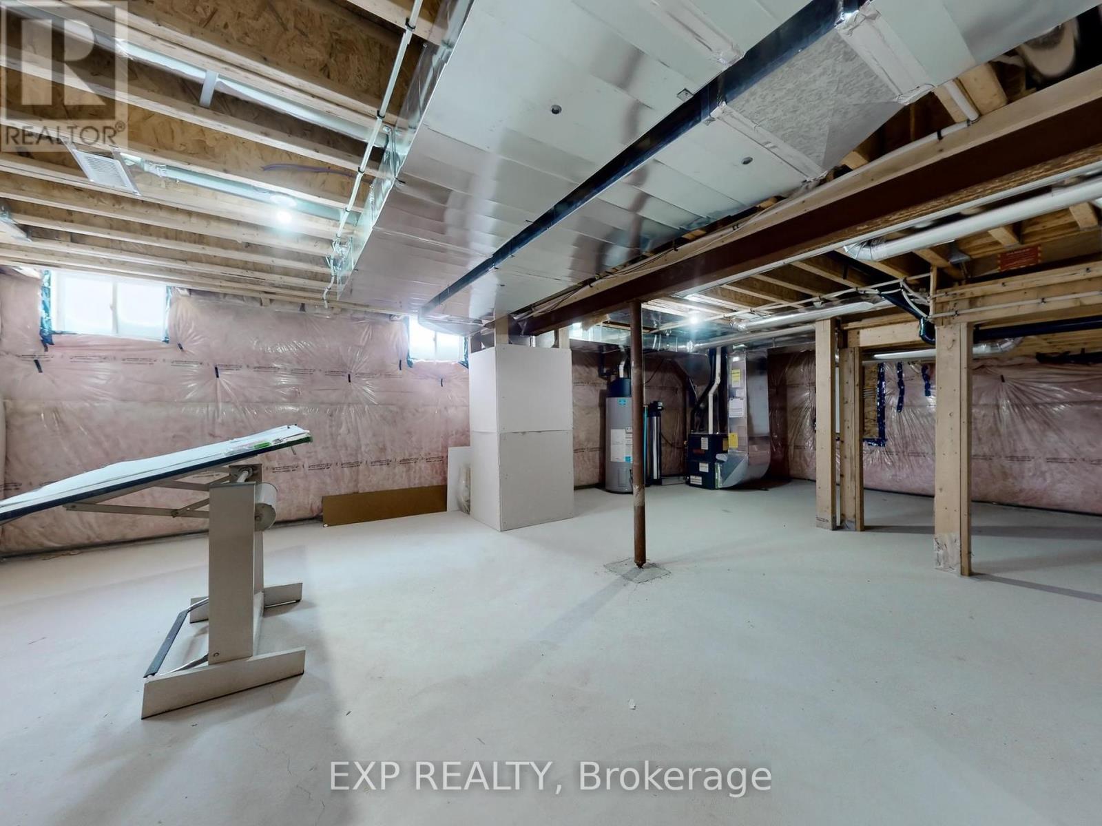 Photo 41 of 32 Doc Lougheed Avenue, Southgate ON