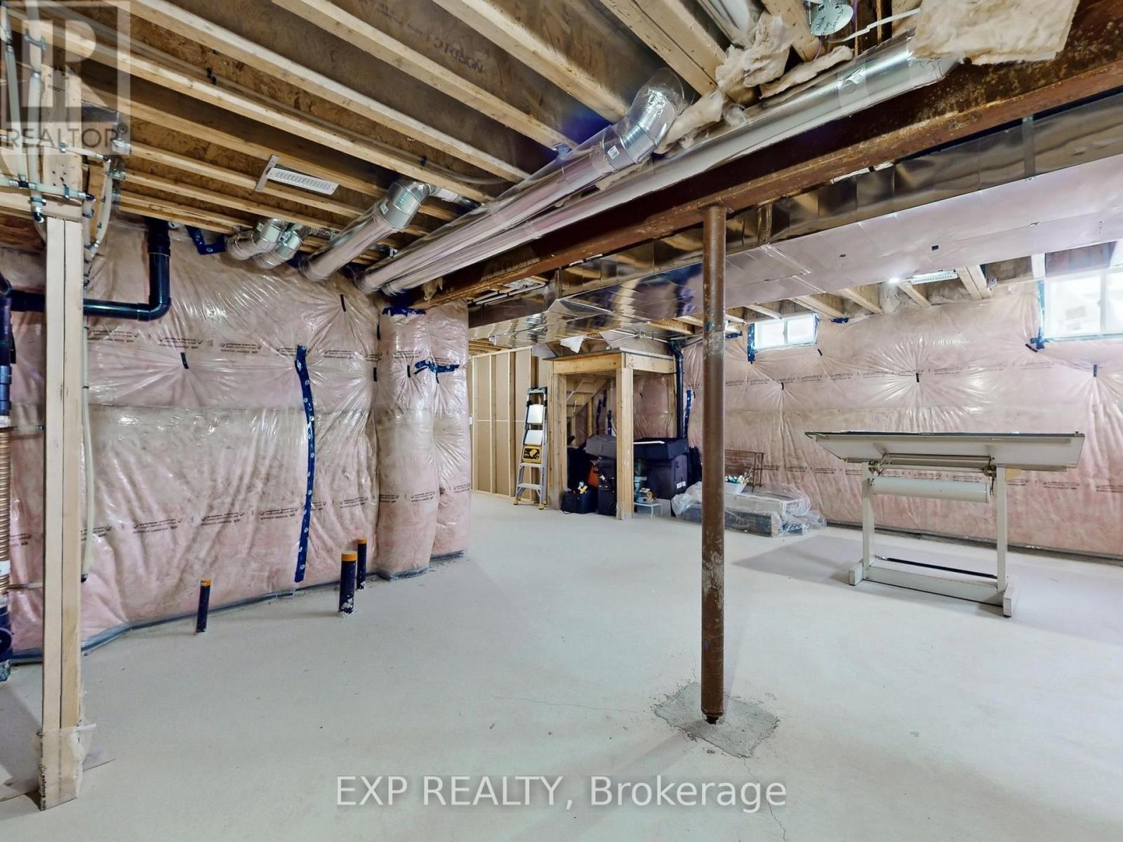 Photo 43 of 32 Doc Lougheed Avenue, Southgate ON