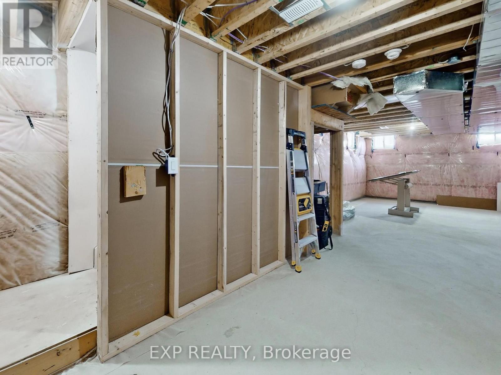 Photo 44 of 32 Doc Lougheed Avenue, Southgate ON