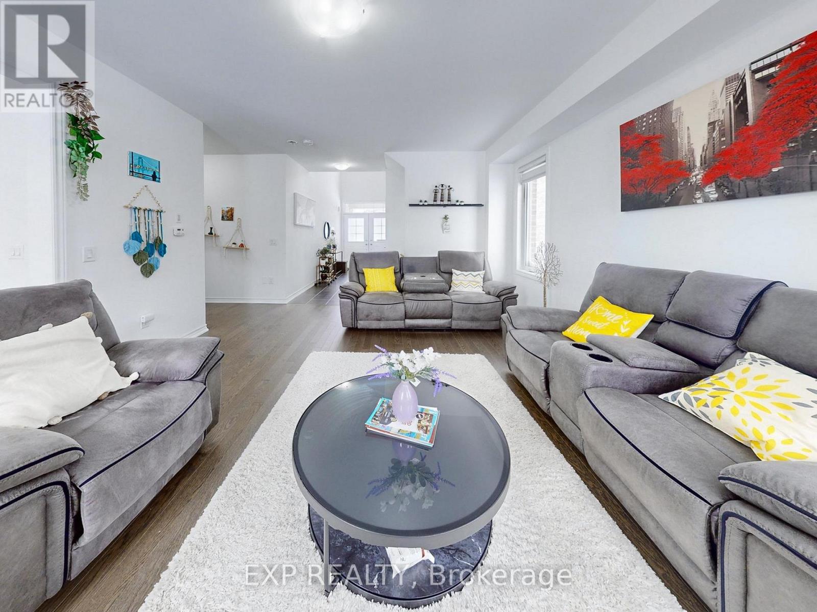Photo 8 of 32 Doc Lougheed Avenue, Southgate ON