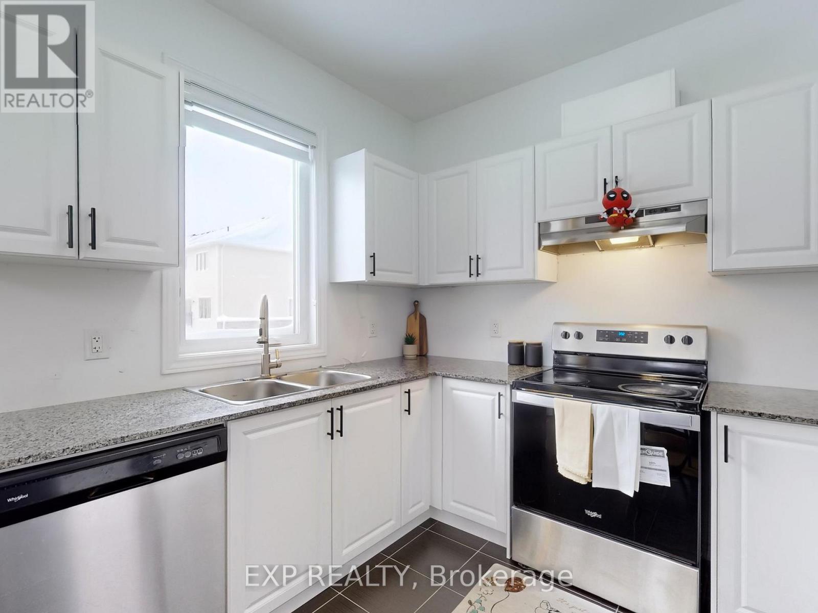 Photo 9 of 32 Doc Lougheed Avenue, Southgate ON