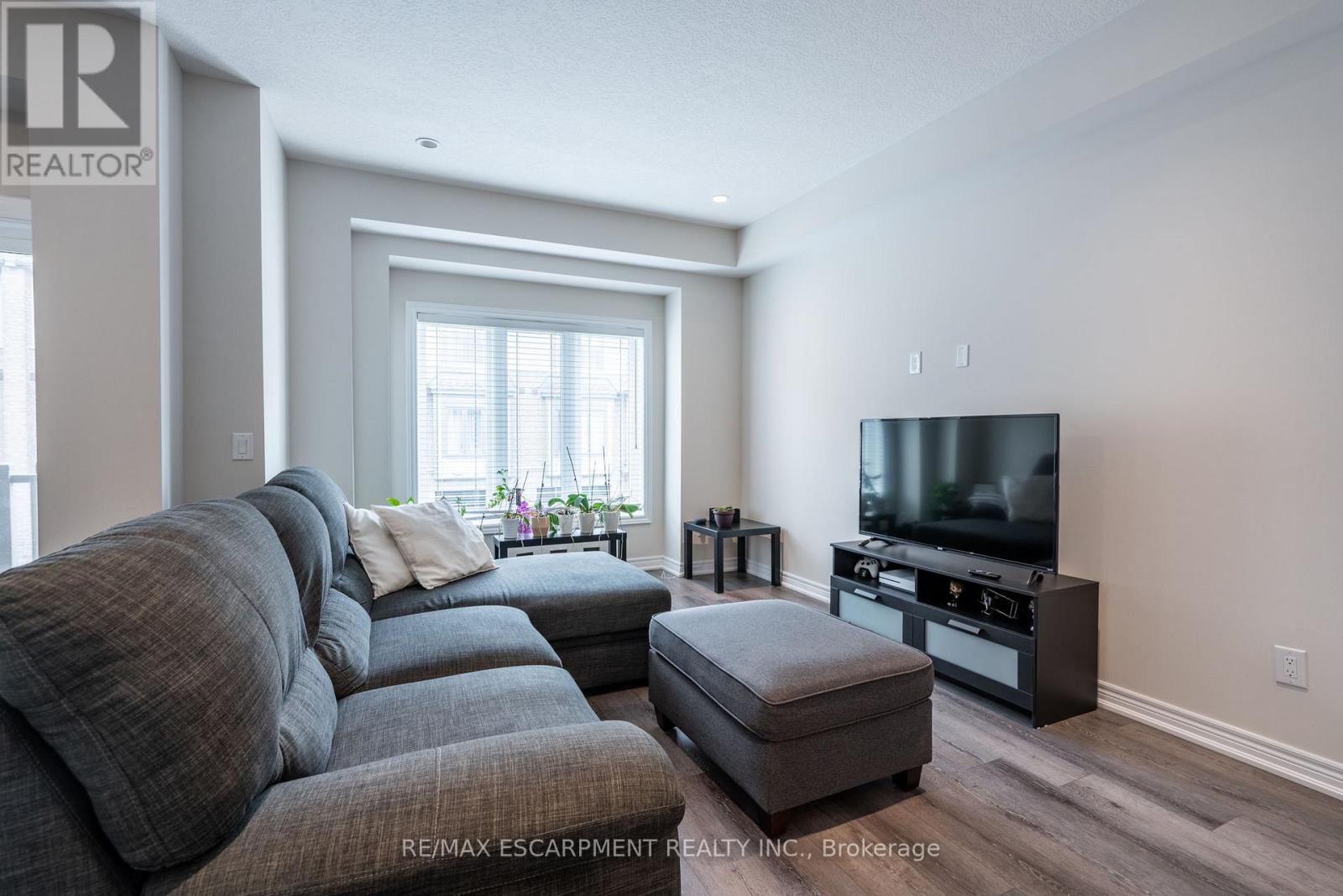 Photo 15 of 36 27 Rachel Drive, Hamilton ON