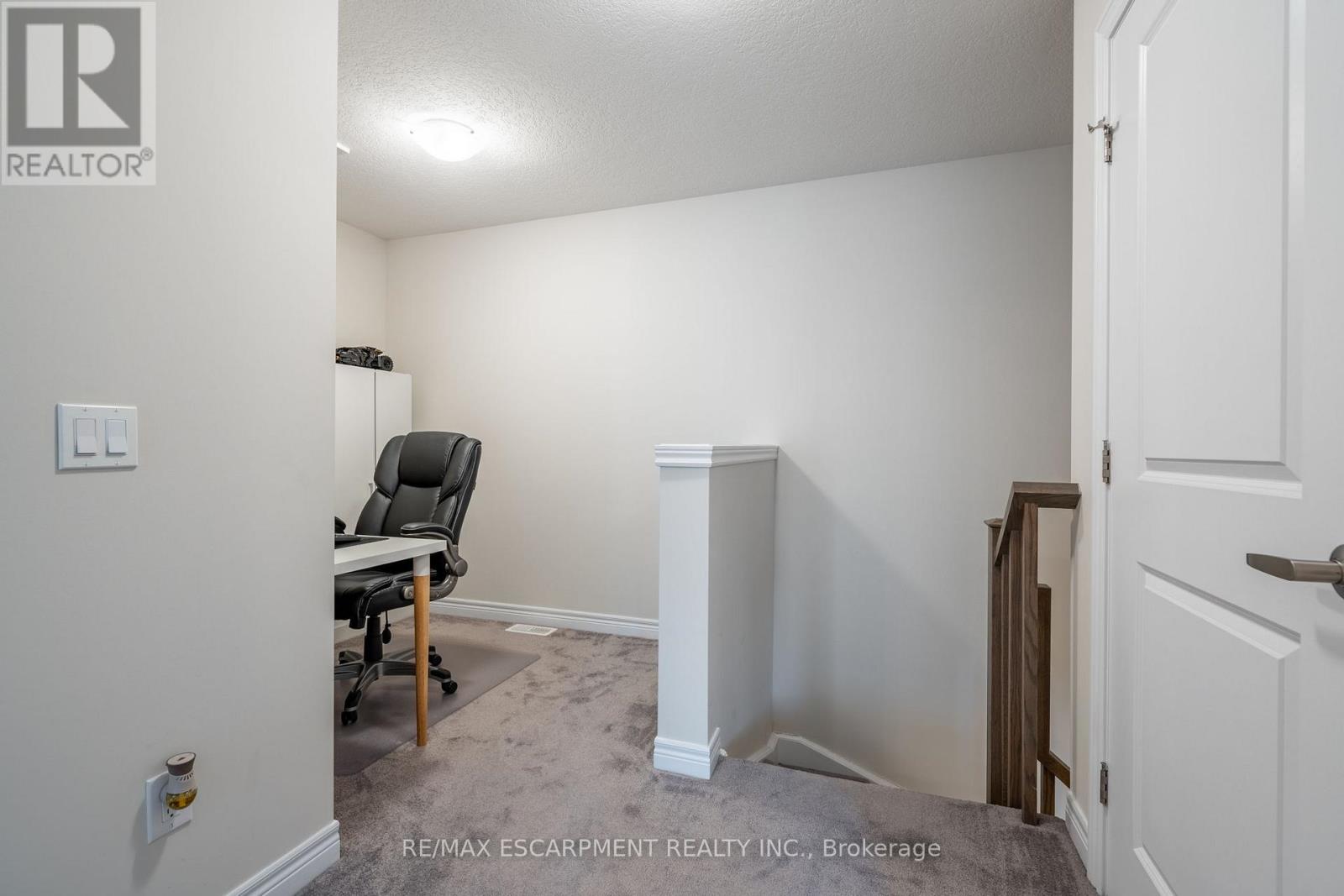 Photo 26 of 36 27 Rachel Drive, Hamilton ON