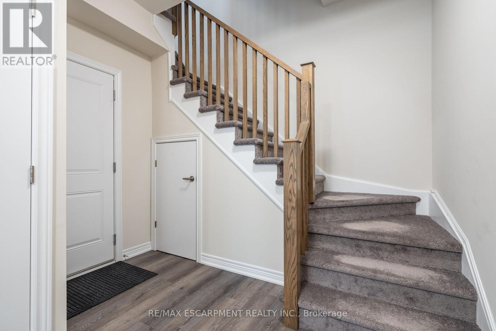 Photo 5 of 36 27 Rachel Drive, Hamilton ON
