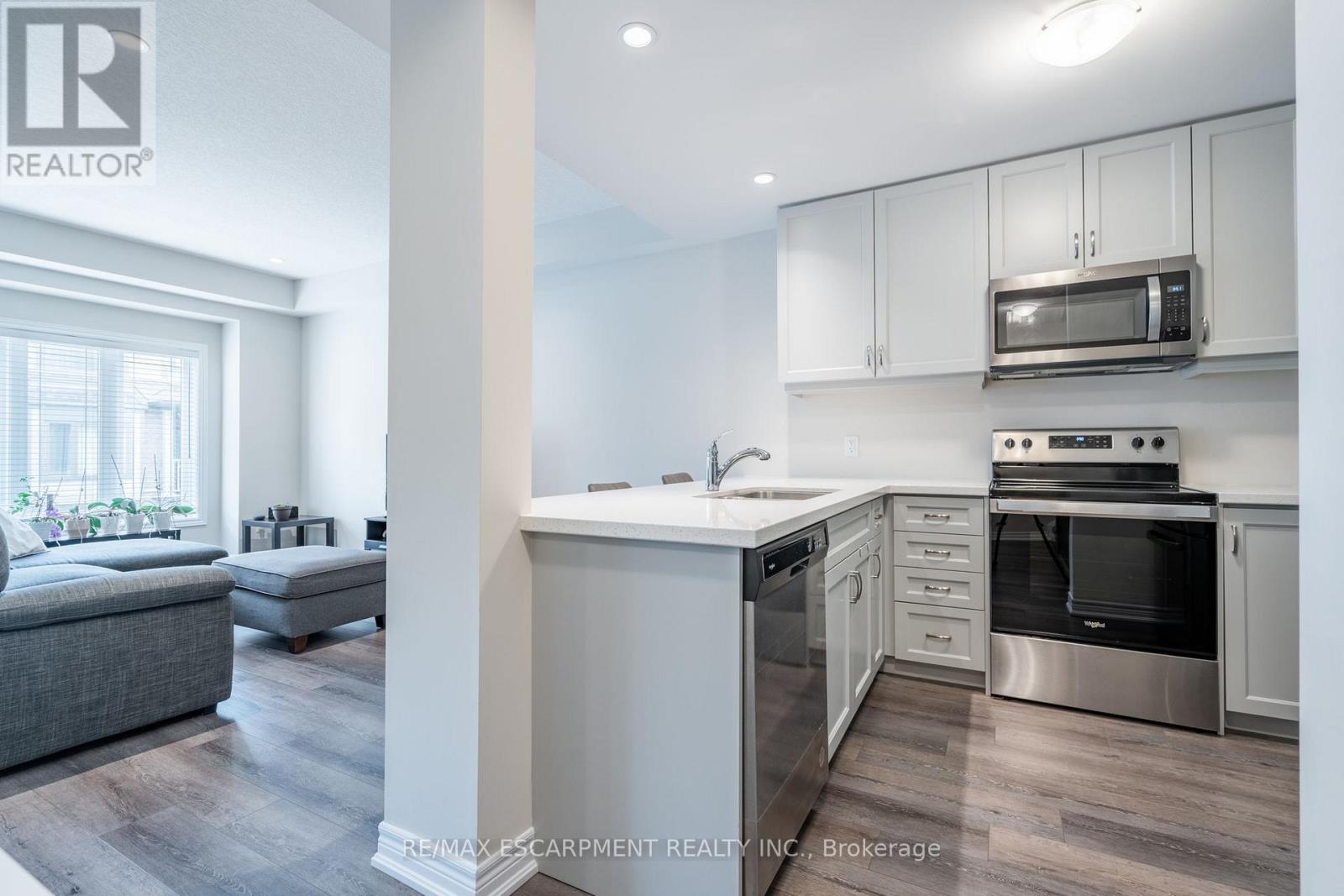 Photo 7 of 36 27 Rachel Drive, Hamilton ON