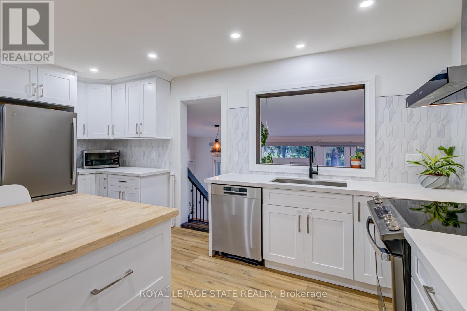 Photo 14 of 6461 Dickenson Road E, Hamilton ON