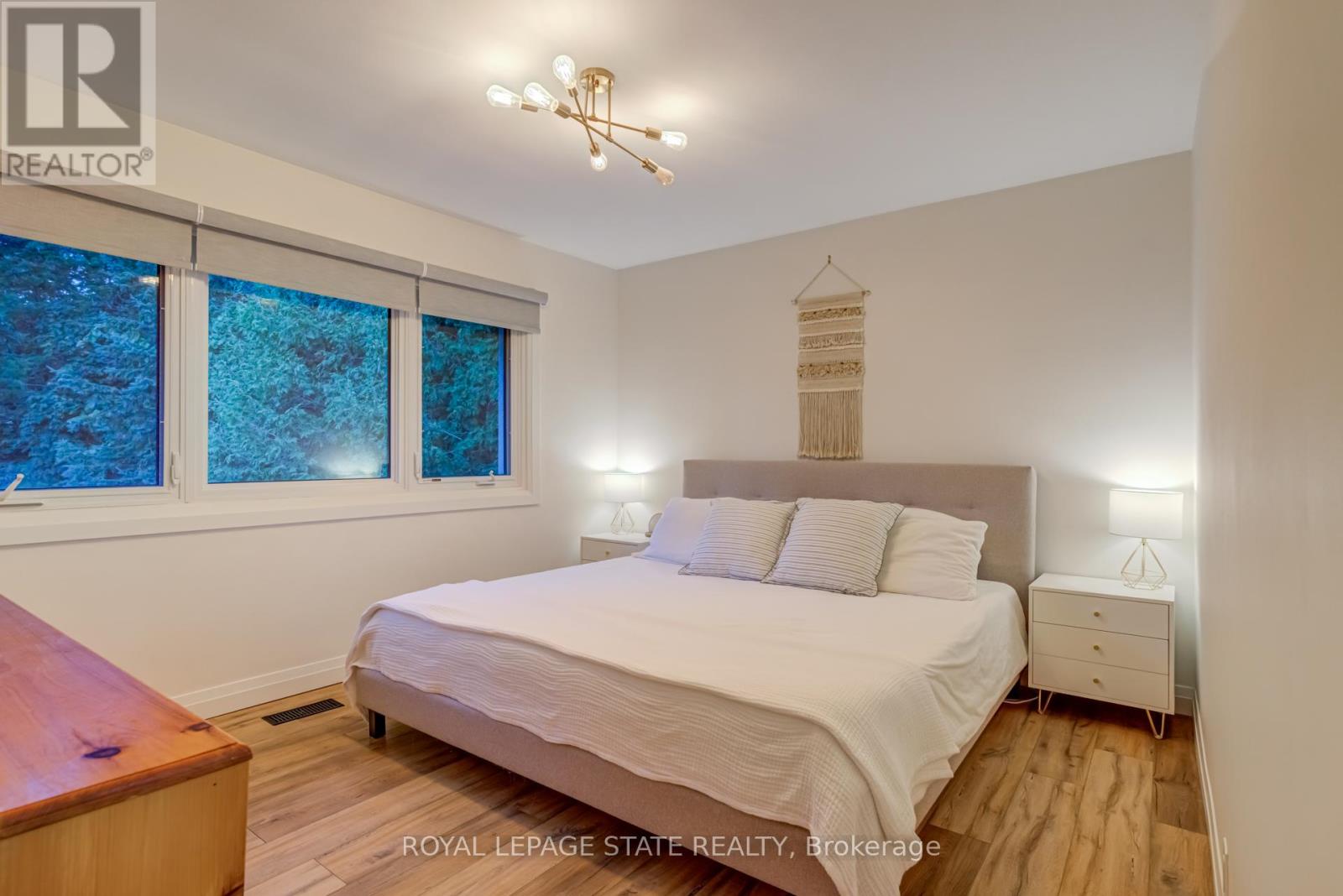 Photo 15 of 6461 Dickenson Road E, Hamilton ON