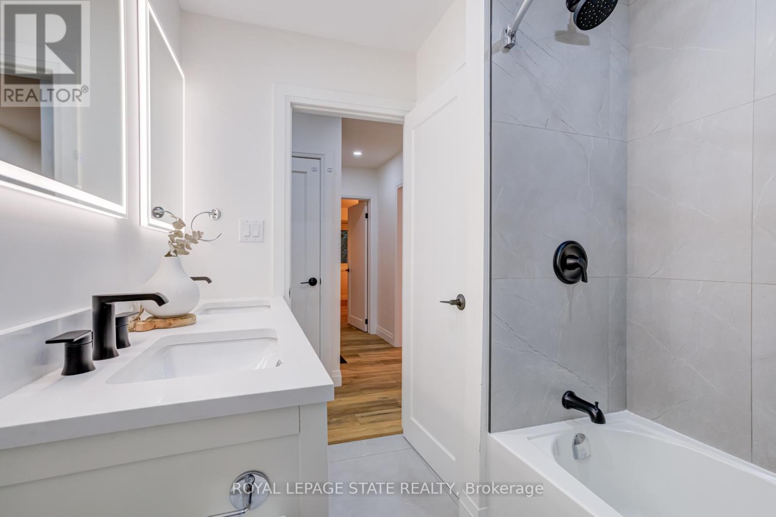 Photo 22 of 6461 Dickenson Road E, Hamilton ON